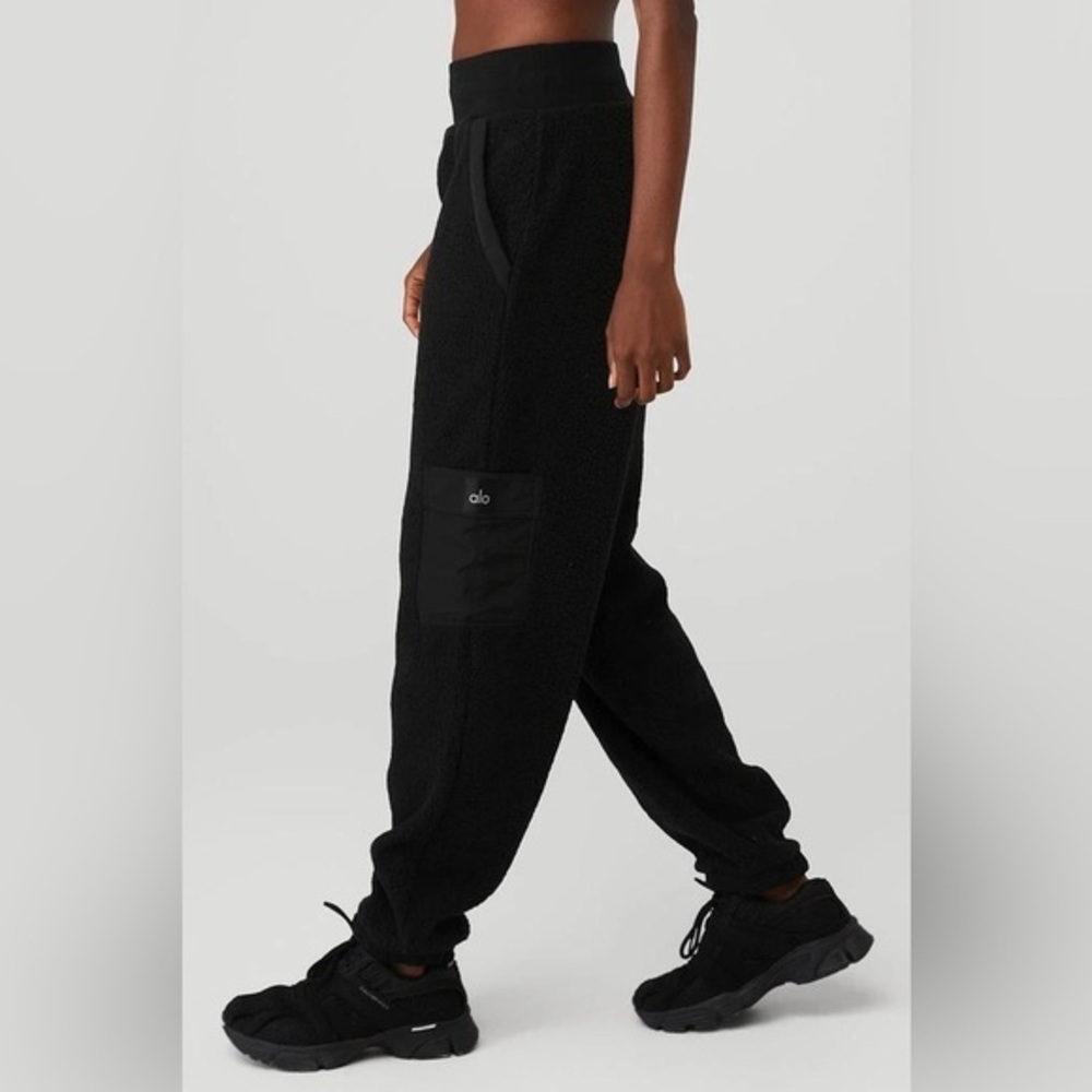 Alo black micro Sherpa sweatpants